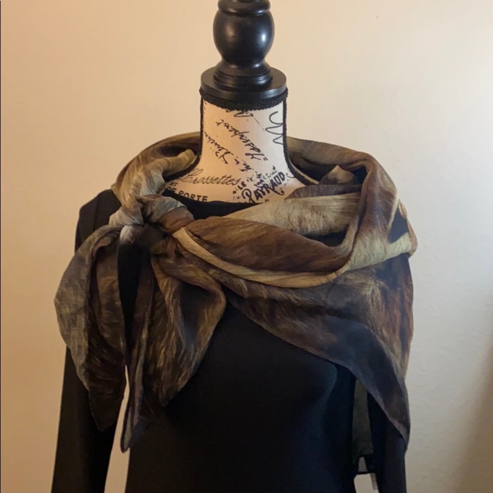 NWT Echo Fox Scarf 42 inches square.